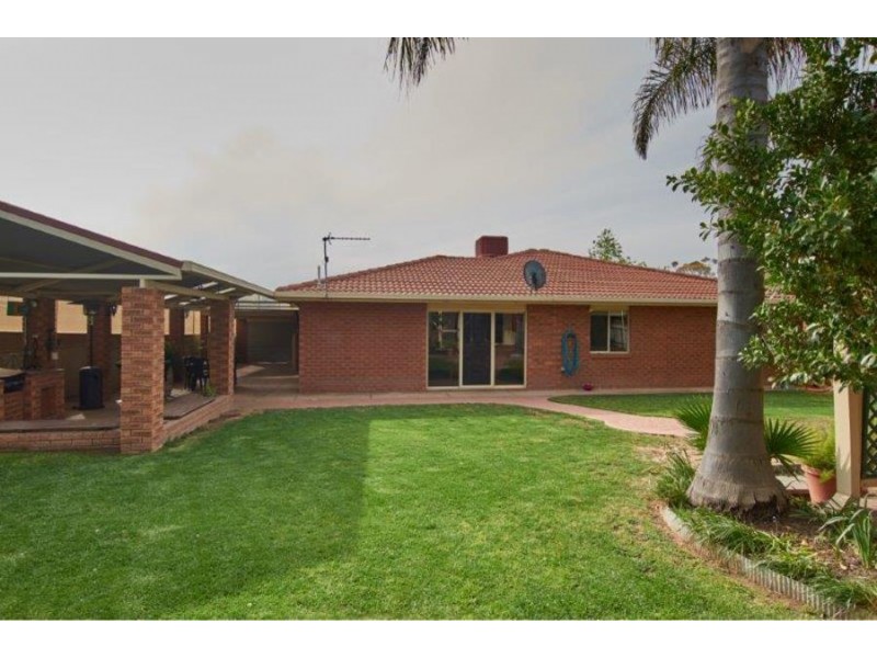 27 Overdale Drive, Bourkelands NSW 2650