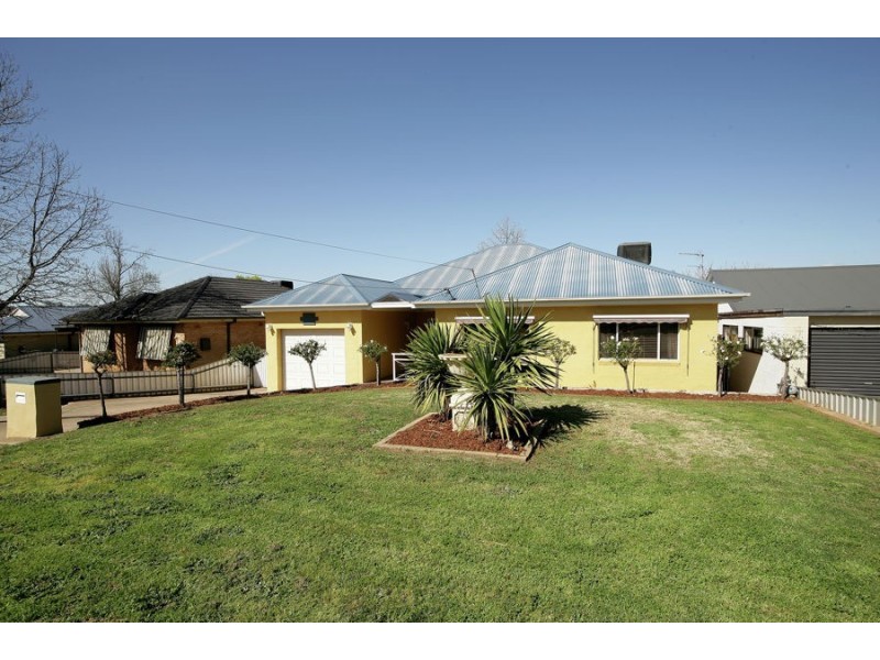 87 Meadow Street, Wagga Wagga NSW 2650
