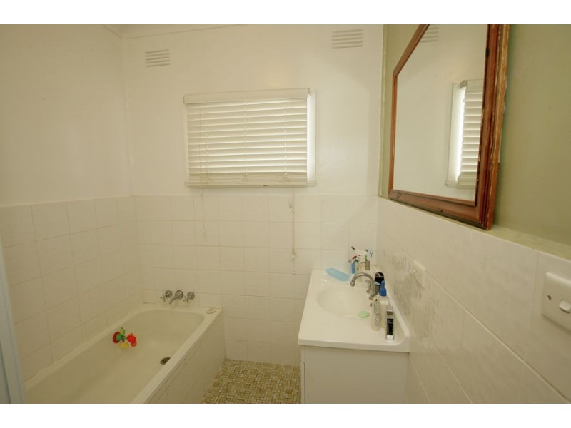 87 Meadow Street, Wagga Wagga NSW 2650