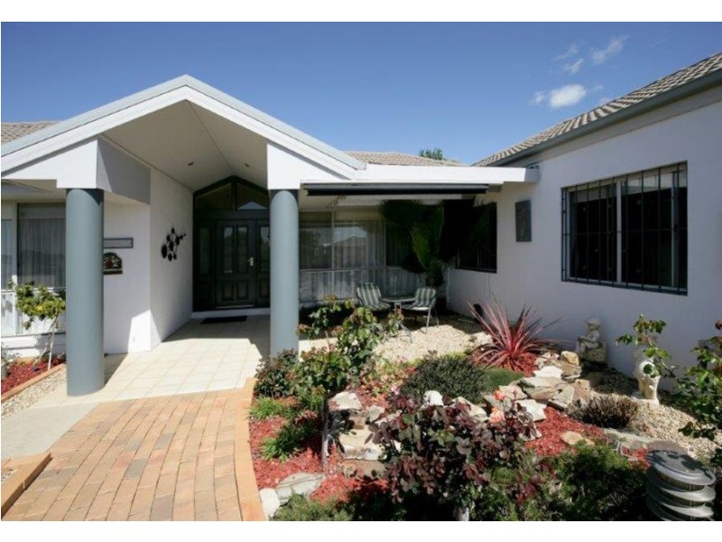 8 Dobell Place, Wagga Wagga NSW 2650