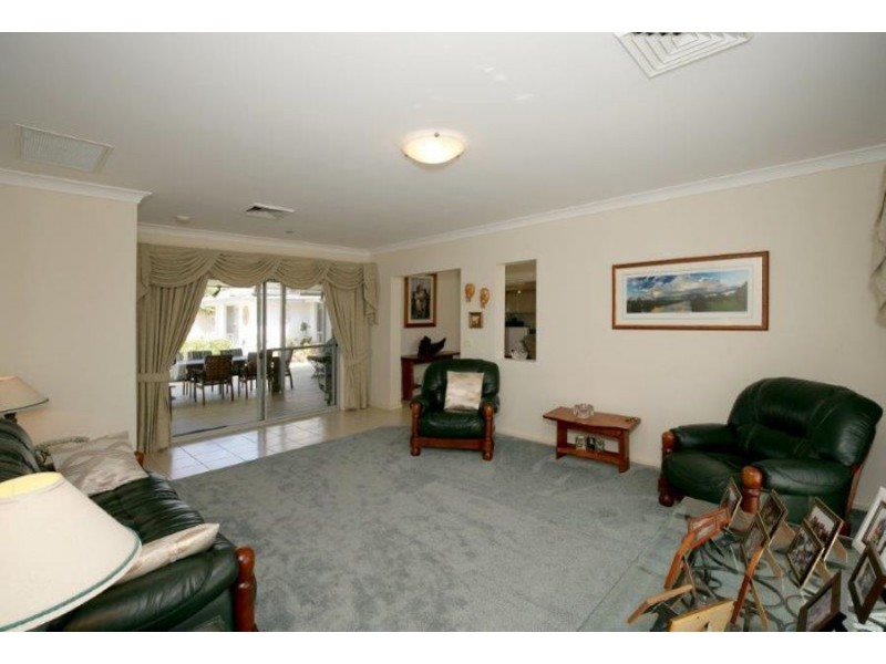 8 Dobell Place, Wagga Wagga NSW 2650