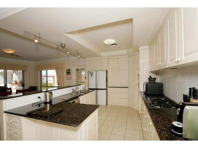 8 Dobell Place, Wagga Wagga NSW 2650