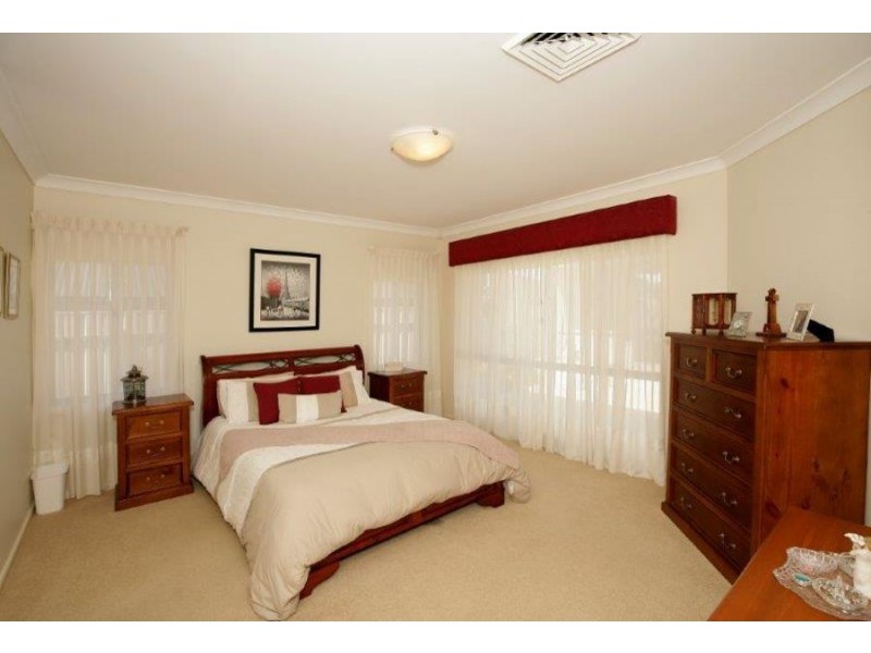 8 Dobell Place, Wagga Wagga NSW 2650