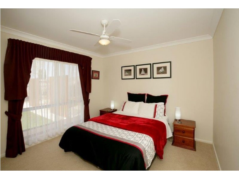 8 Dobell Place, Wagga Wagga NSW 2650