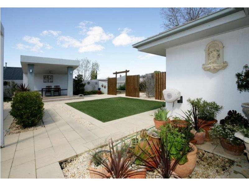8 Dobell Place, Wagga Wagga NSW 2650