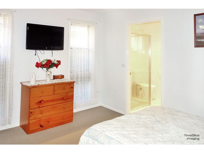 440 Lake Albert Road, Lake Albert NSW 2650