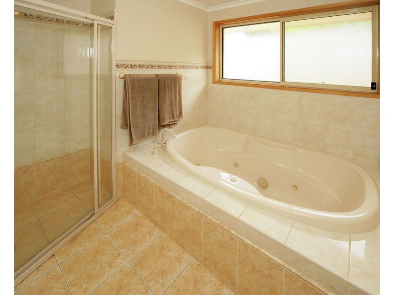 14 Delvin Place, Kooringal NSW 2650