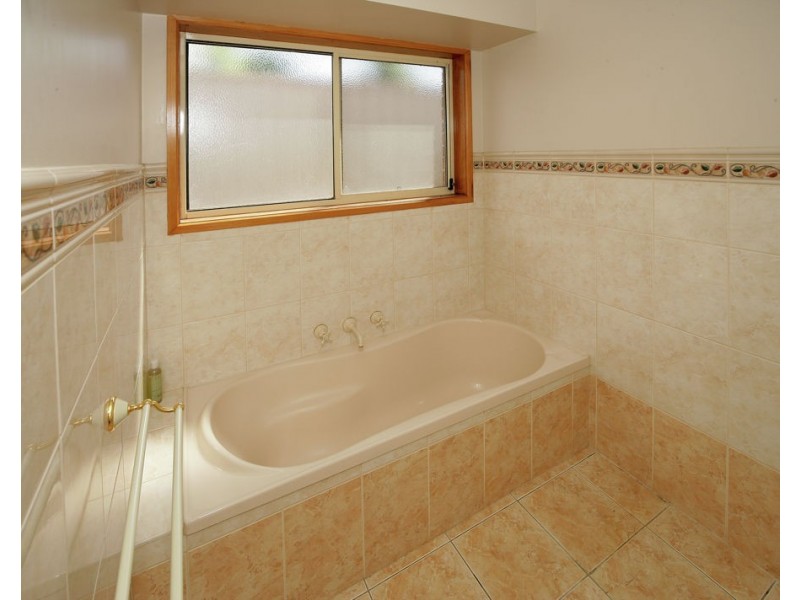 14 Delvin Place, Kooringal NSW 2650