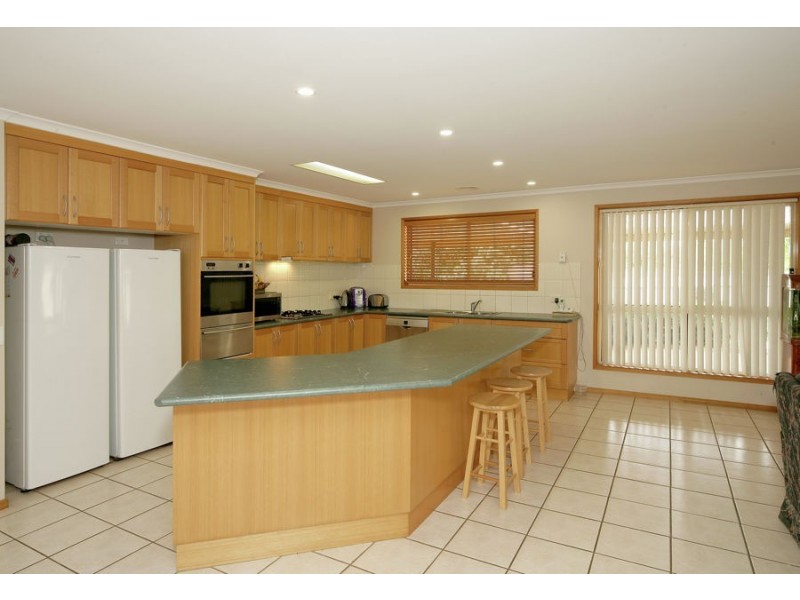 14 Delvin Place, Kooringal NSW 2650