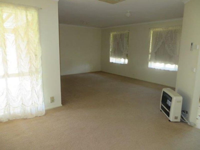 35 Lansdowne Avenue, Wagga Wagga NSW 2650