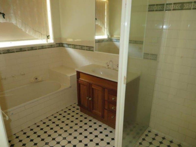 35 Lansdowne Avenue, Wagga Wagga NSW 2650