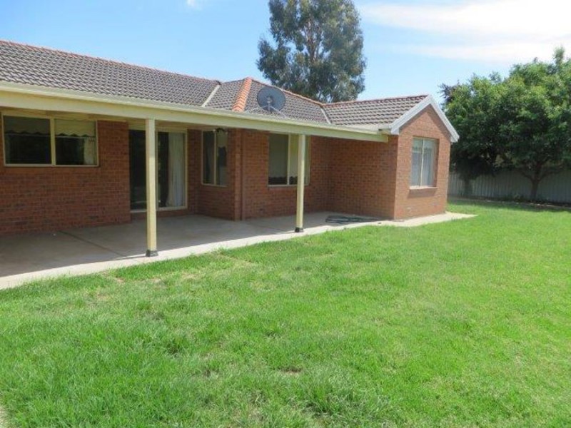 35 Lansdowne Avenue, Wagga Wagga NSW 2650