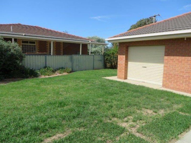 35 Lansdowne Avenue, Wagga Wagga NSW 2650