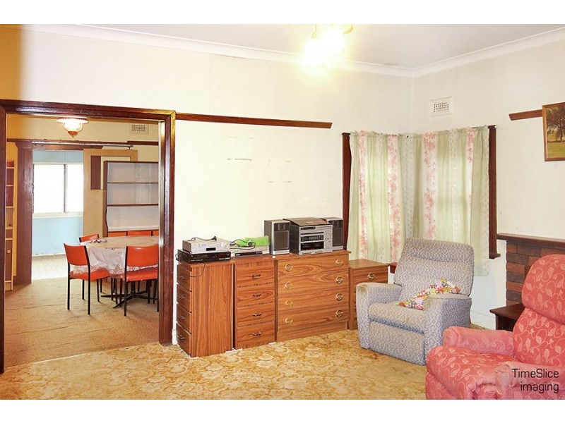 11 Heath Street, Turvey Park NSW 2650