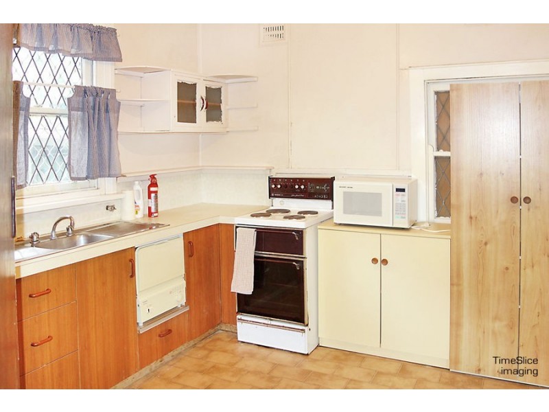 11 Heath Street, Turvey Park NSW 2650