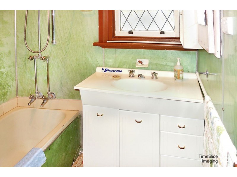 11 Heath Street, Turvey Park NSW 2650