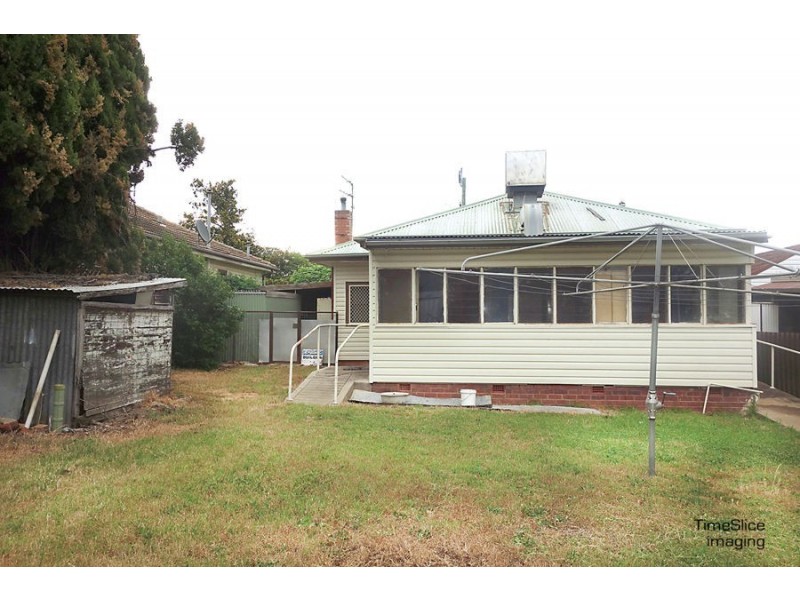 11 Heath Street, Turvey Park NSW 2650