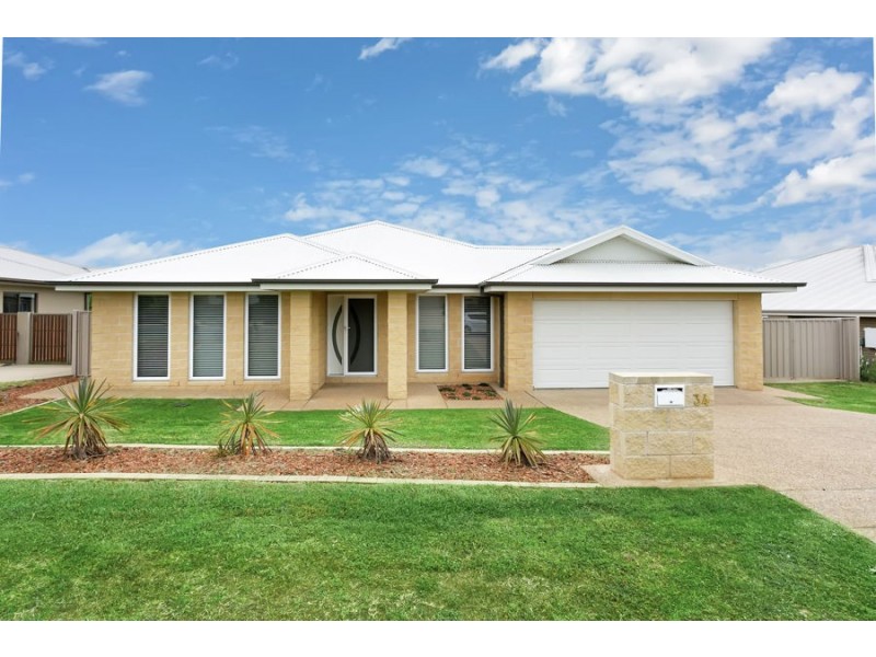 34 Deakin Avenue, Wagga Wagga NSW 2650