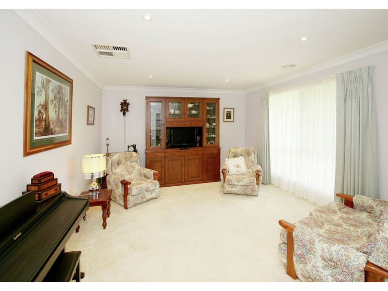 76 Paldi Crescent, Glenfield Park NSW 2650