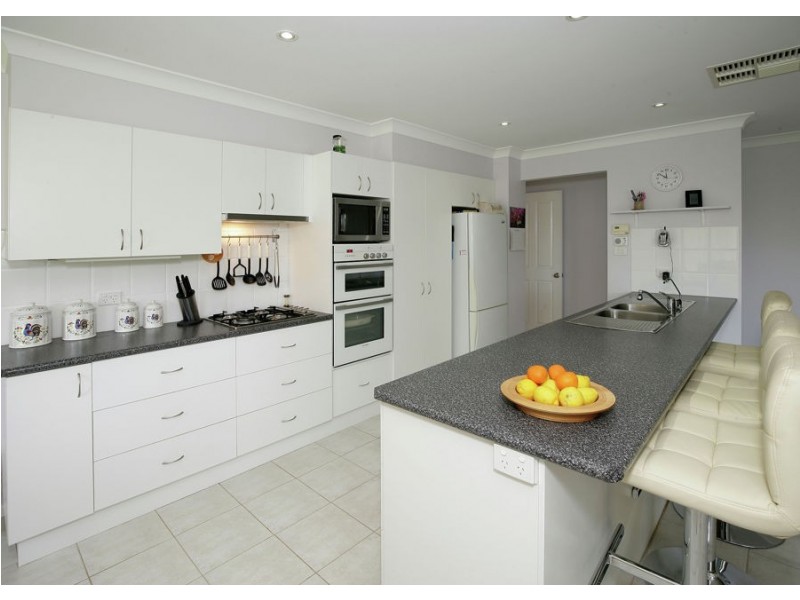 76 Paldi Crescent, Glenfield Park NSW 2650