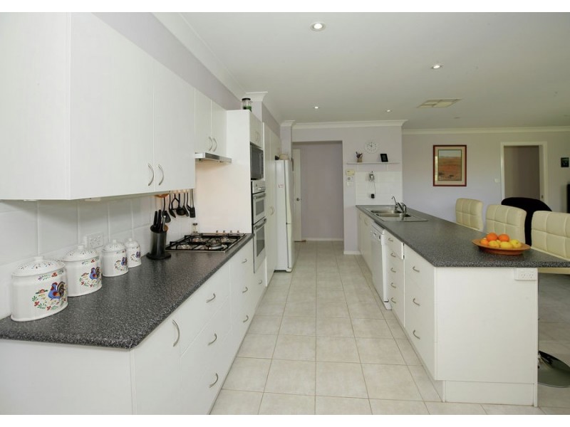 76 Paldi Crescent, Glenfield Park NSW 2650