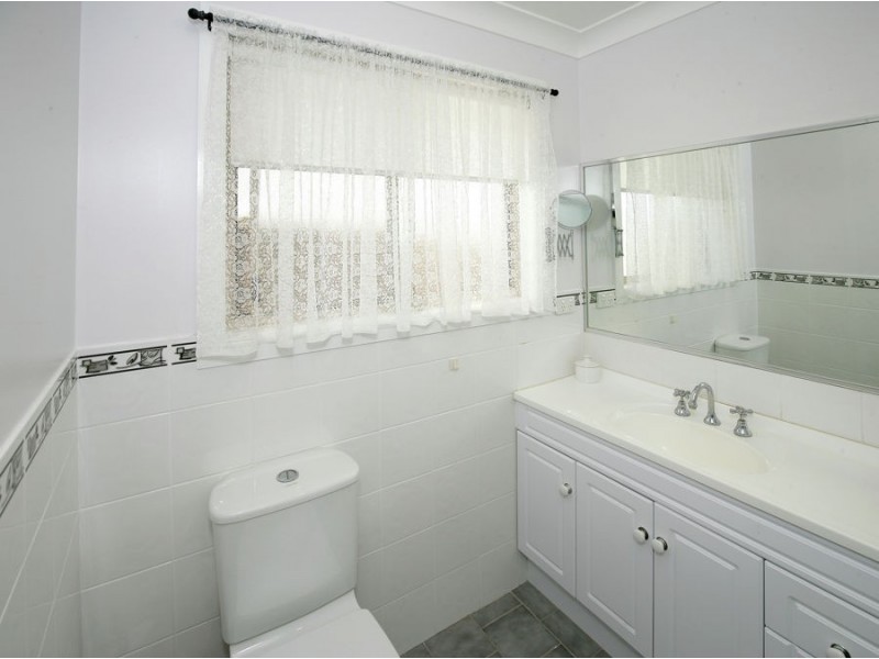 76 Paldi Crescent, Glenfield Park NSW 2650