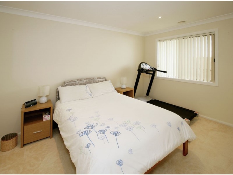 76 Paldi Crescent, Glenfield Park NSW 2650