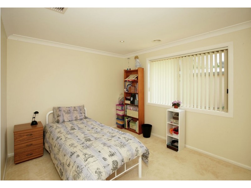 76 Paldi Crescent, Glenfield Park NSW 2650