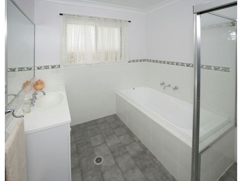 76 Paldi Crescent, Glenfield Park NSW 2650