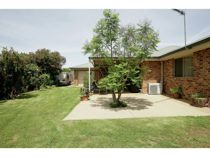 76 Paldi Crescent, Glenfield Park NSW 2650