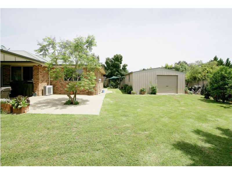 76 Paldi Crescent, Glenfield Park NSW 2650