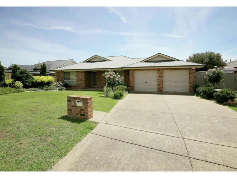 76 Paldi Crescent, Glenfield Park NSW 2650