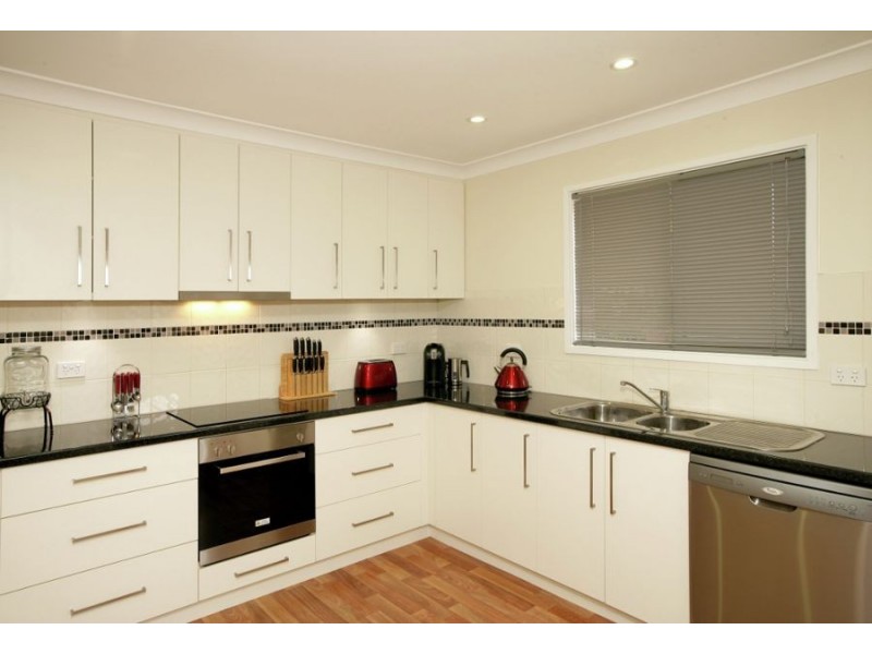 3 Sherwood Avenue, Kooringal NSW 2650