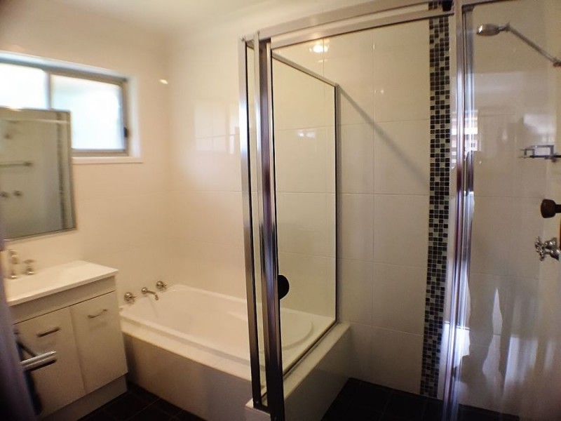 3 Sherwood Avenue, Kooringal NSW 2650