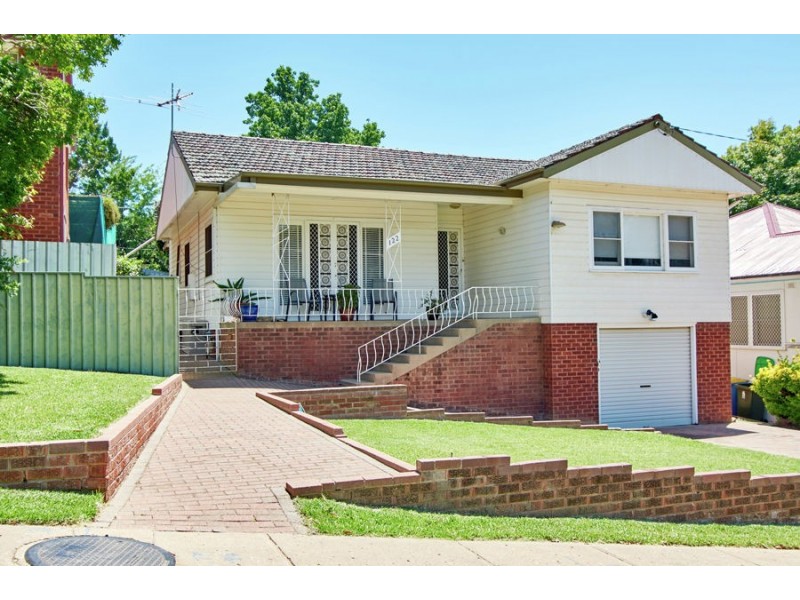 122 Macleay Street, Wagga Wagga NSW 2650