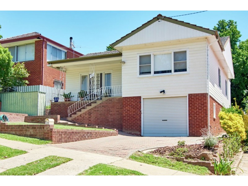 122 Macleay Street, Wagga Wagga NSW 2650