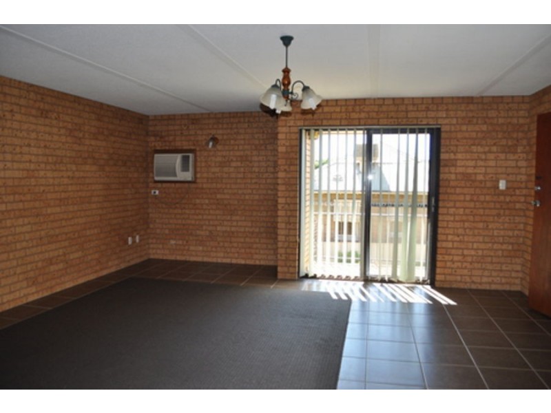 8/12 Salmon Street, Wagga Wagga NSW 2650