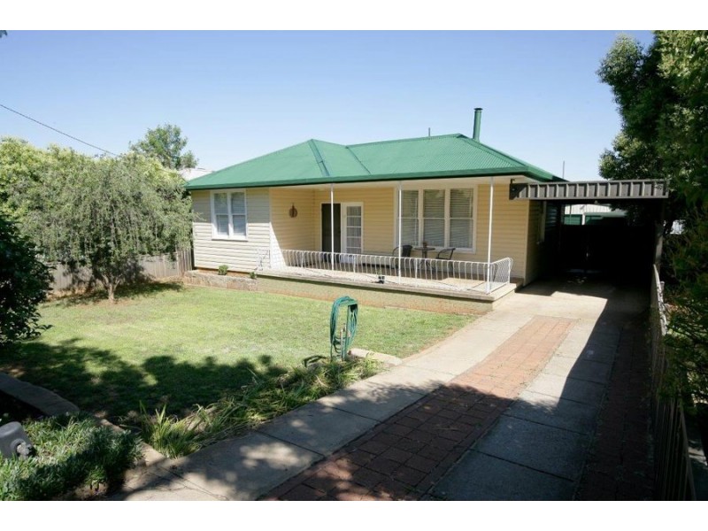 16 Spooner Avenue, Wagga Wagga NSW 2650