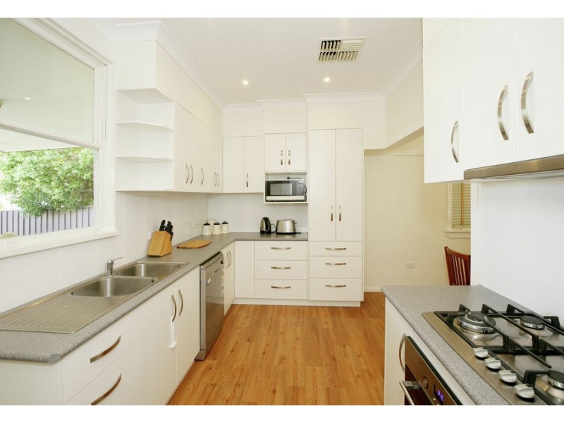 16 Spooner Avenue, Wagga Wagga NSW 2650