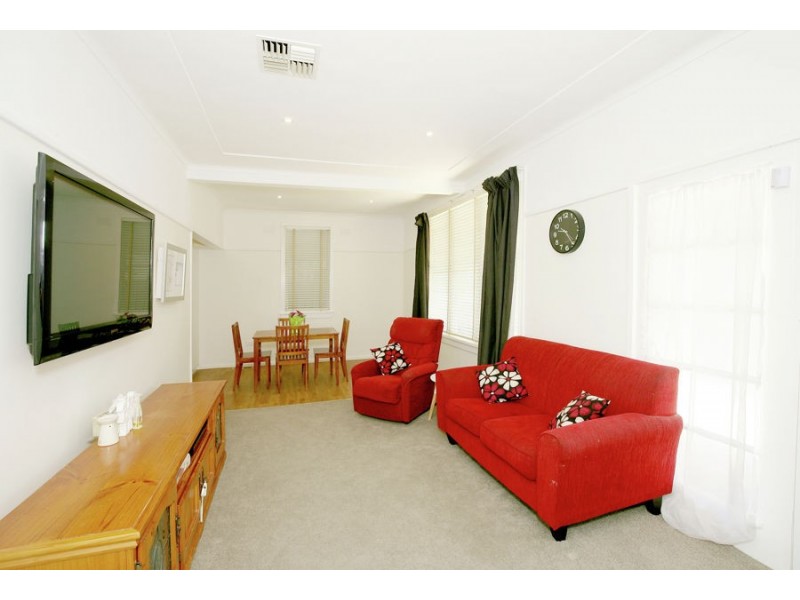 16 Spooner Avenue, Wagga Wagga NSW 2650