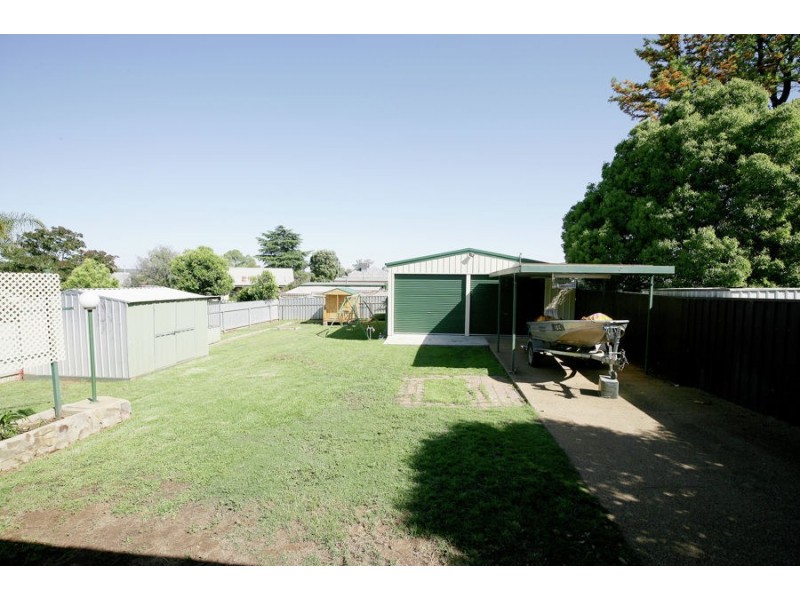 16 Spooner Avenue, Wagga Wagga NSW 2650