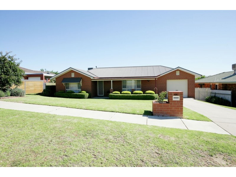 44 Avocet Drive, Estella NSW 2650