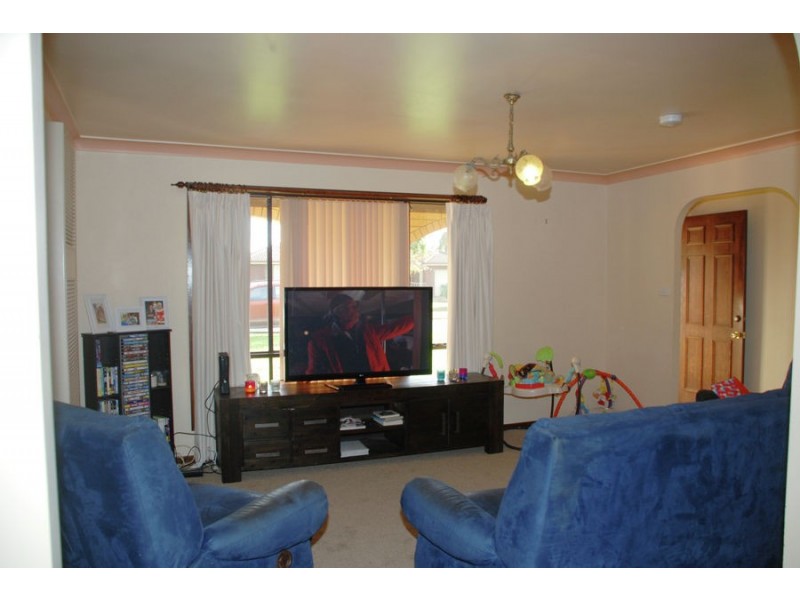 33 Goborra Street, Glenfield Park NSW 2650