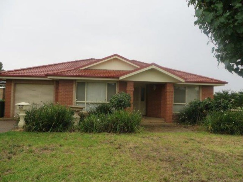 107 Yentoo Drive, Glenfield Park NSW 2650