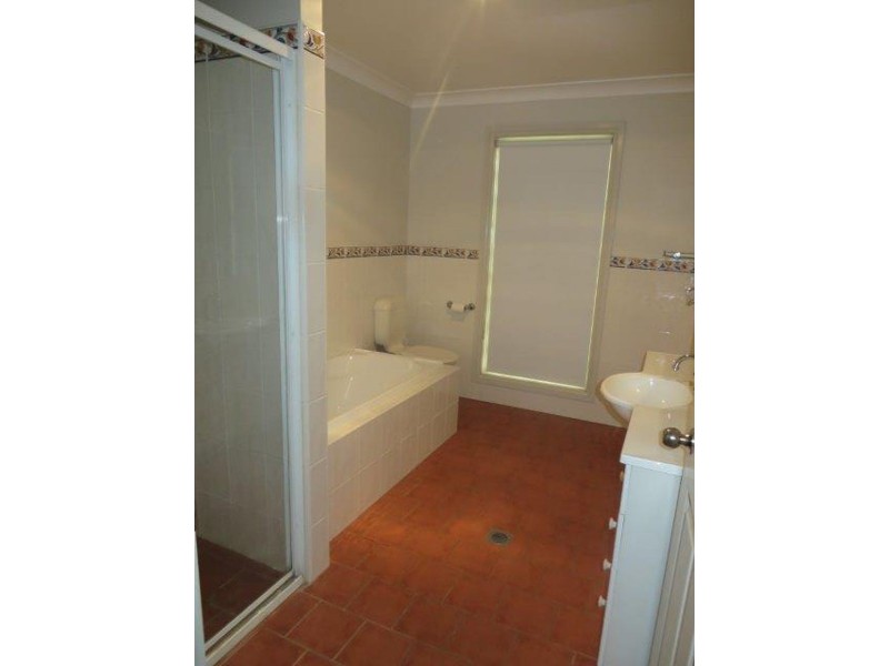 107 Yentoo Drive, Glenfield Park NSW 2650