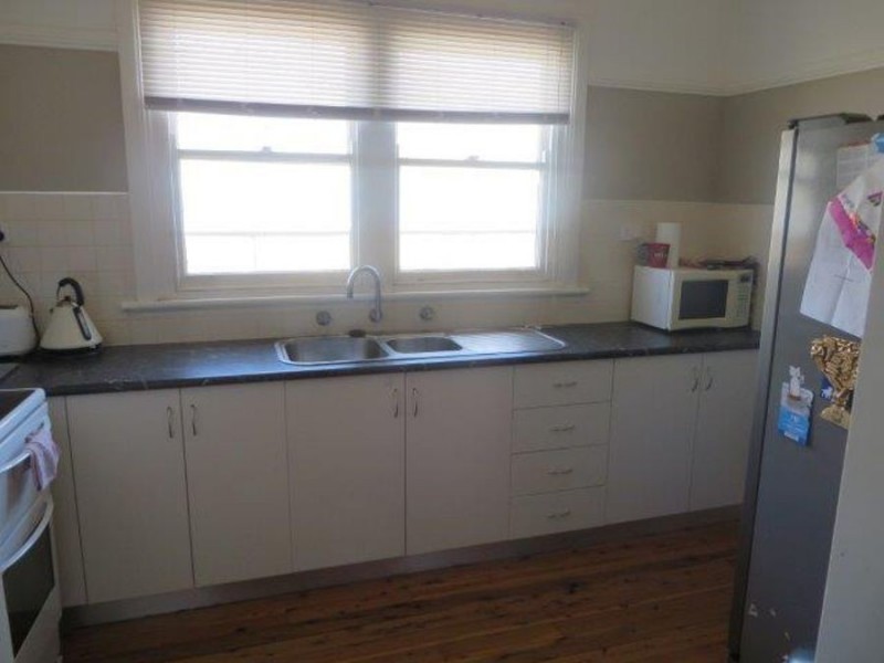 3 Heydon Avenue, Turvey Park NSW 2650