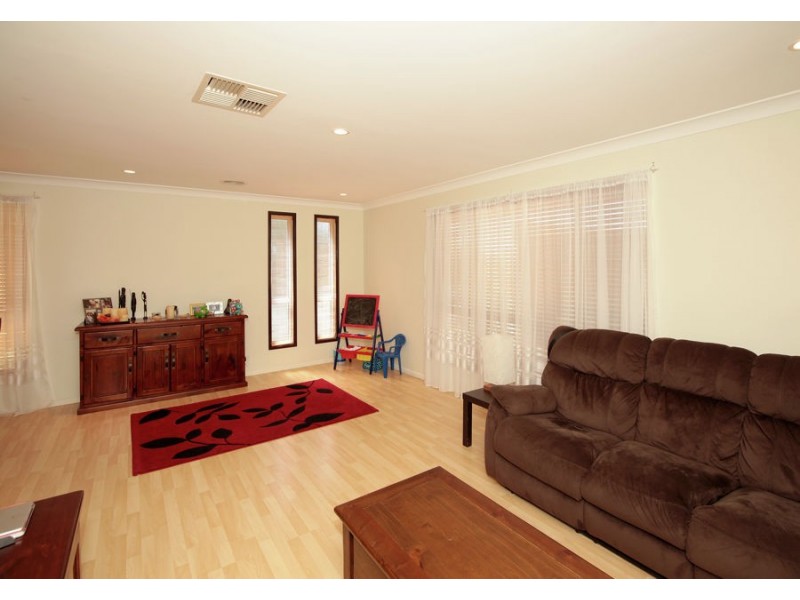 86 Maple Road, Lake Albert NSW 2650