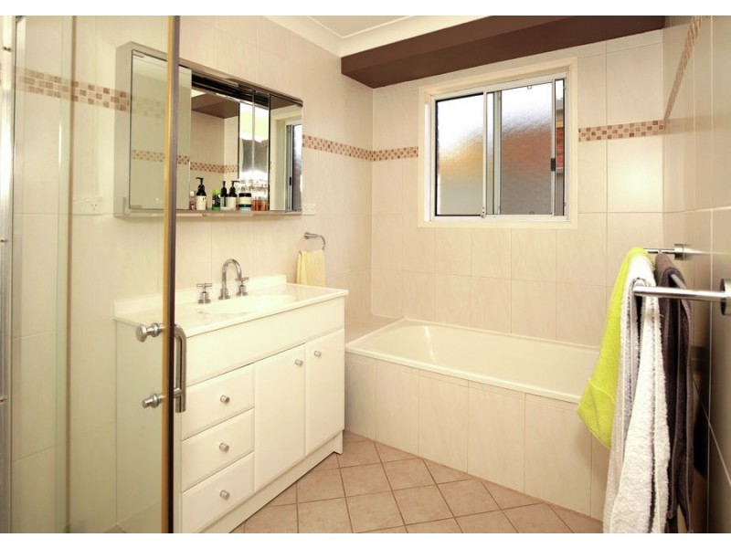 86 Maple Road, Lake Albert NSW 2650