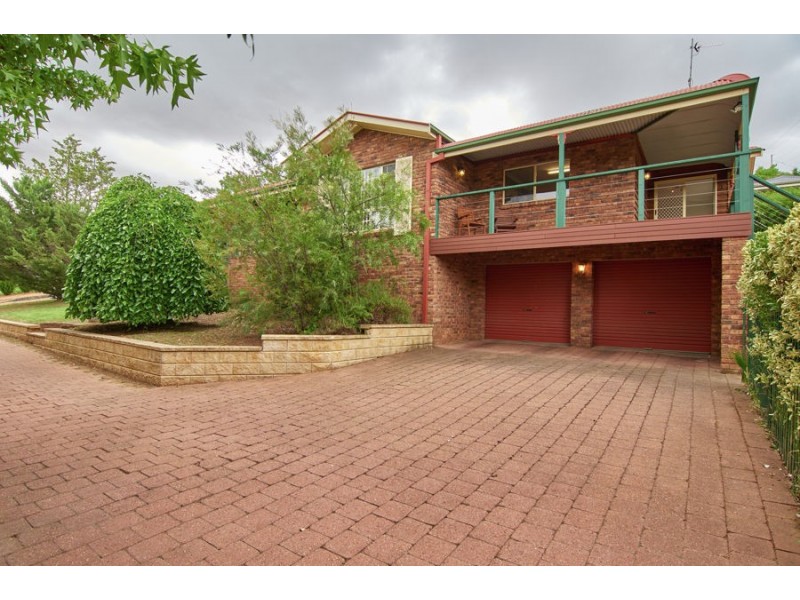 6 Loru Close, Wagga Wagga NSW 2650
