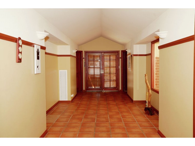 16 Delvin Place, Kooringal NSW 2650
